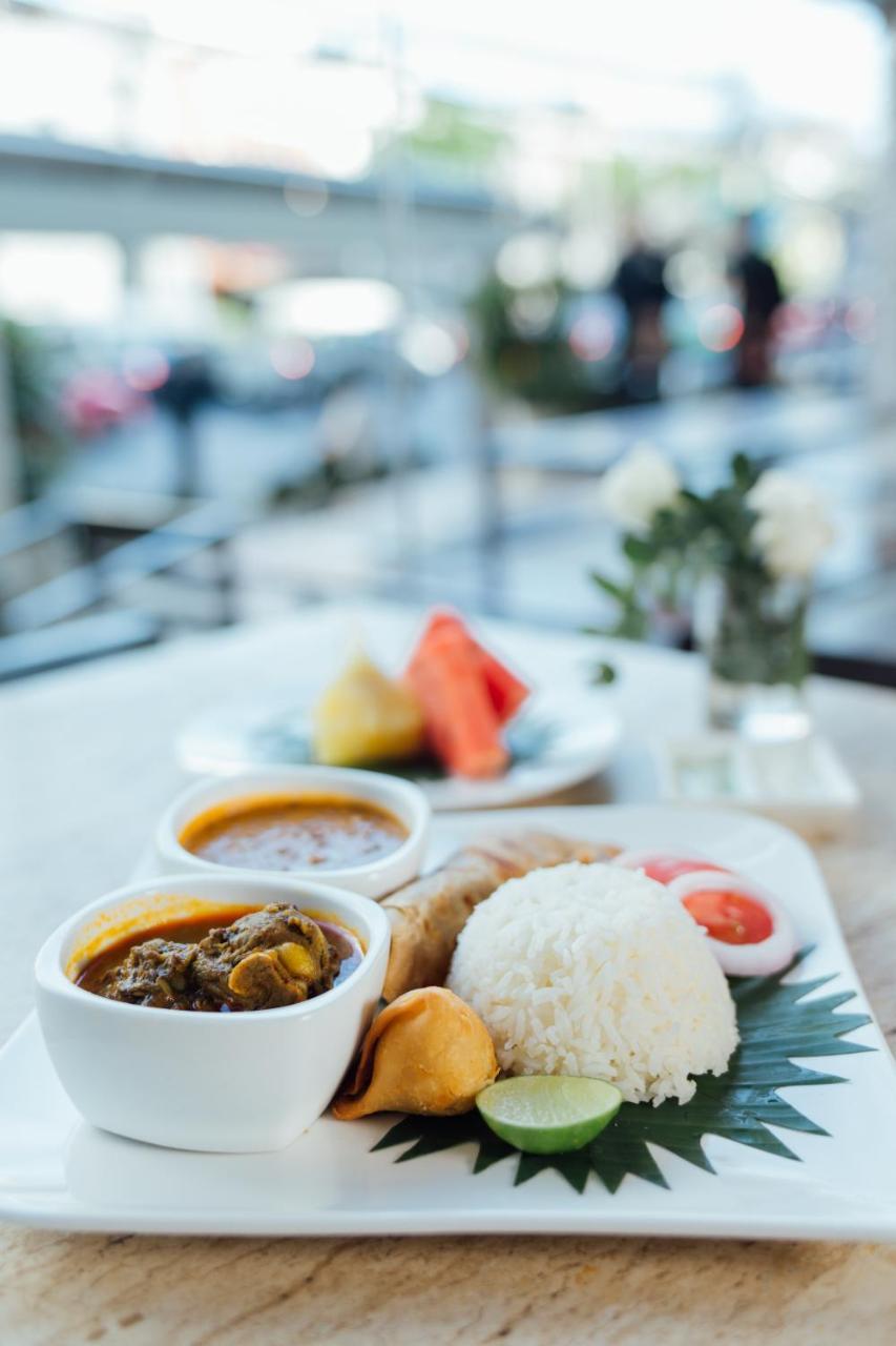 Seasons Siam Hotel Bangkok Exterior foto